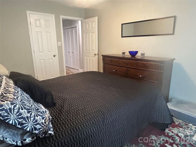 9206 Rotherham Lane, Charlotte, NC 28216