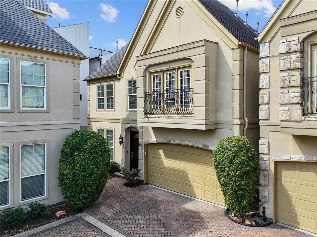 Image 1 of property listing at 5624 Dolores St, Houston, TX 77057