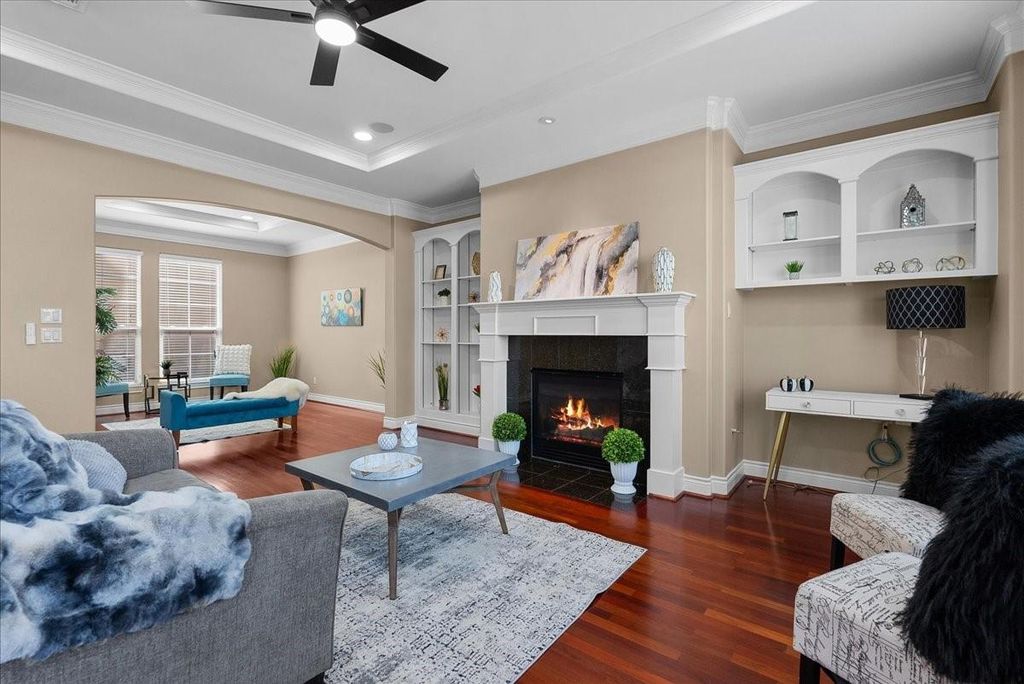 Image 11 of property listing at 5624 Dolores St, Houston, TX 77057