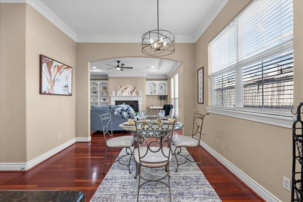 Image 21 of property listing at 5624 Dolores St, Houston, TX 77057