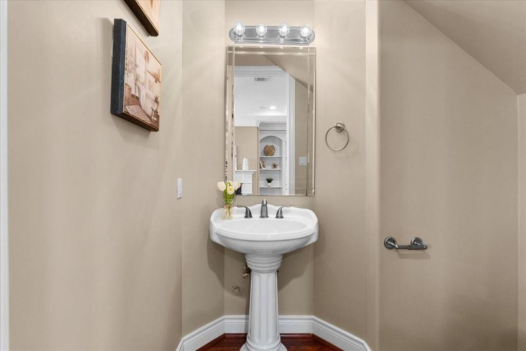 Image 22 of property listing at 5624 Dolores St, Houston, TX 77057