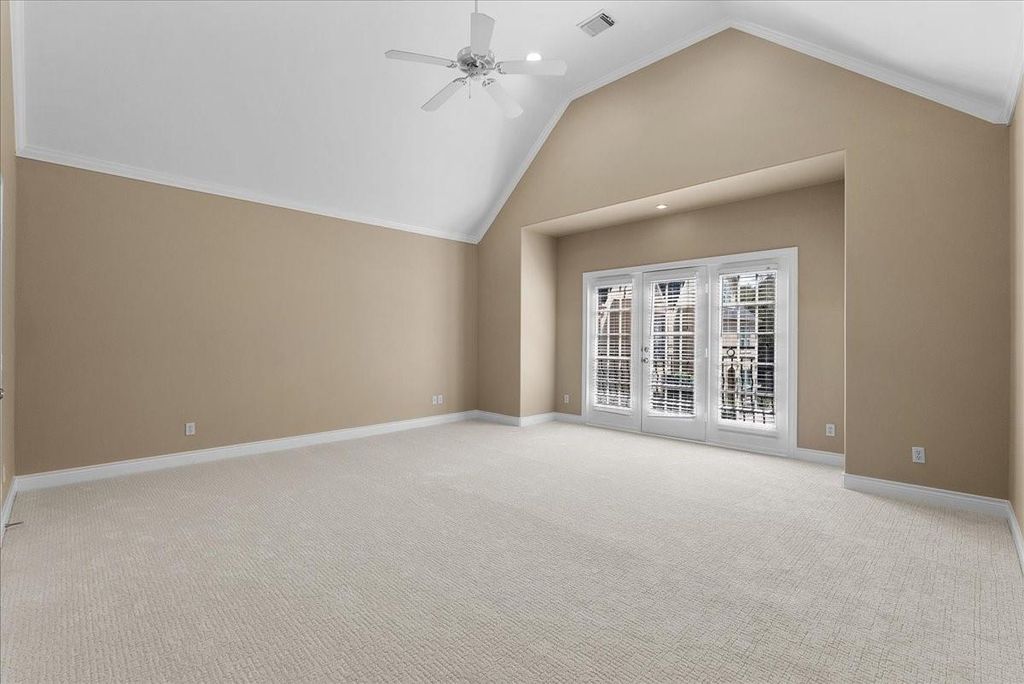 Image 25 of property listing at 5624 Dolores St, Houston, TX 77057