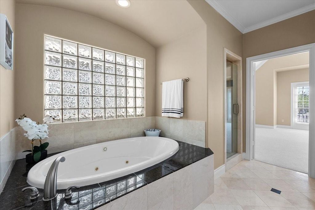 Image 28 of property listing at 5624 Dolores St, Houston, TX 77057