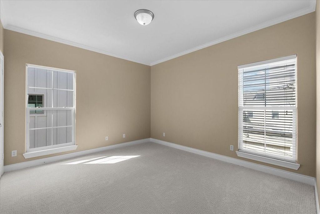 Image 34 of property listing at 5624 Dolores St, Houston, TX 77057