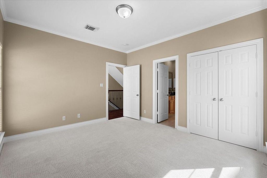 Image 35 of property listing at 5624 Dolores St, Houston, TX 77057