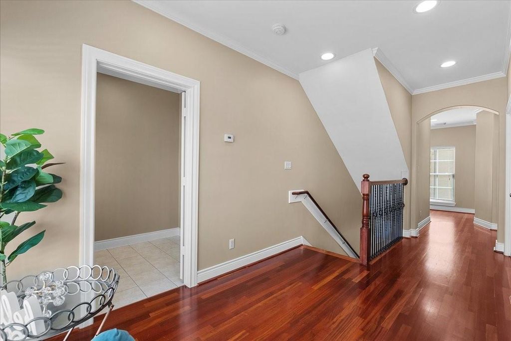 Image 37 of property listing at 5624 Dolores St, Houston, TX 77057