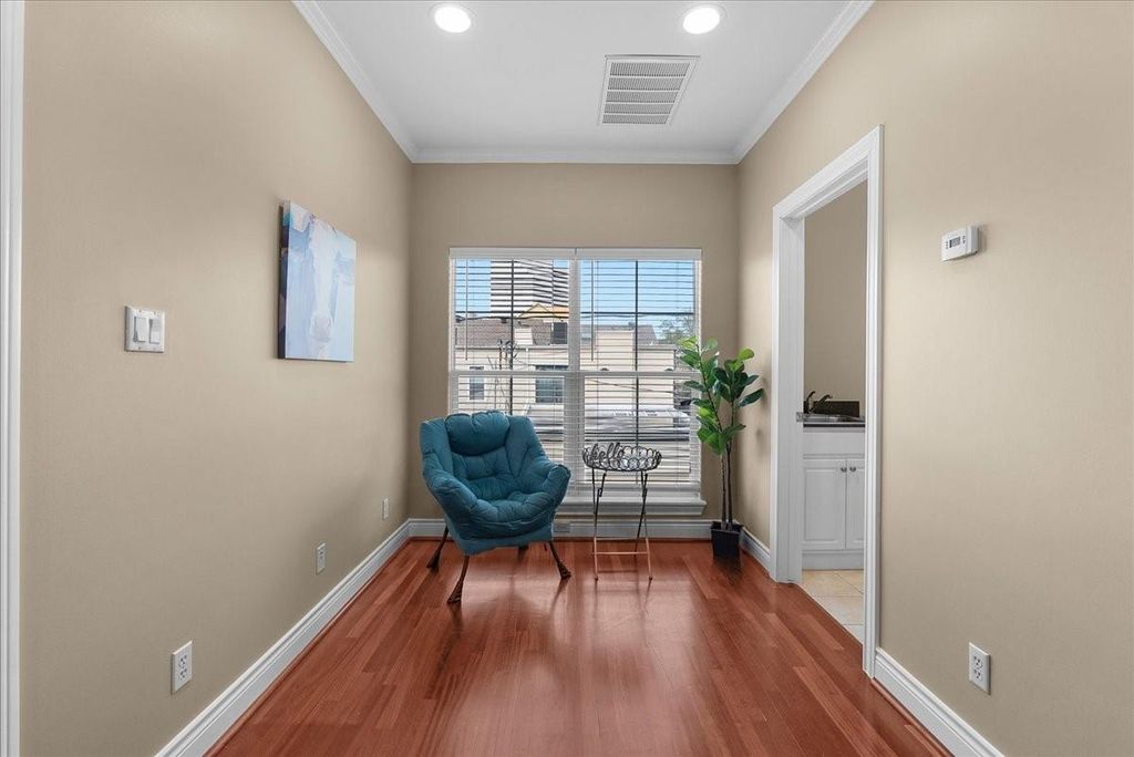 Image 38 of property listing at 5624 Dolores St, Houston, TX 77057