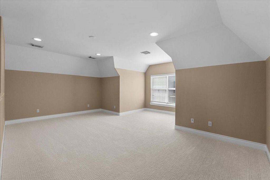 Image 39 of property listing at 5624 Dolores St, Houston, TX 77057