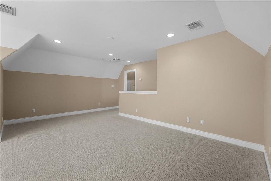 Image 41 of property listing at 5624 Dolores St, Houston, TX 77057