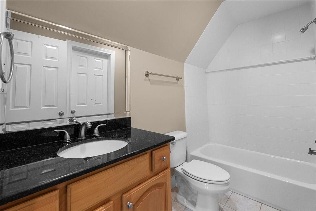 Image 43 of property listing at 5624 Dolores St, Houston, TX 77057