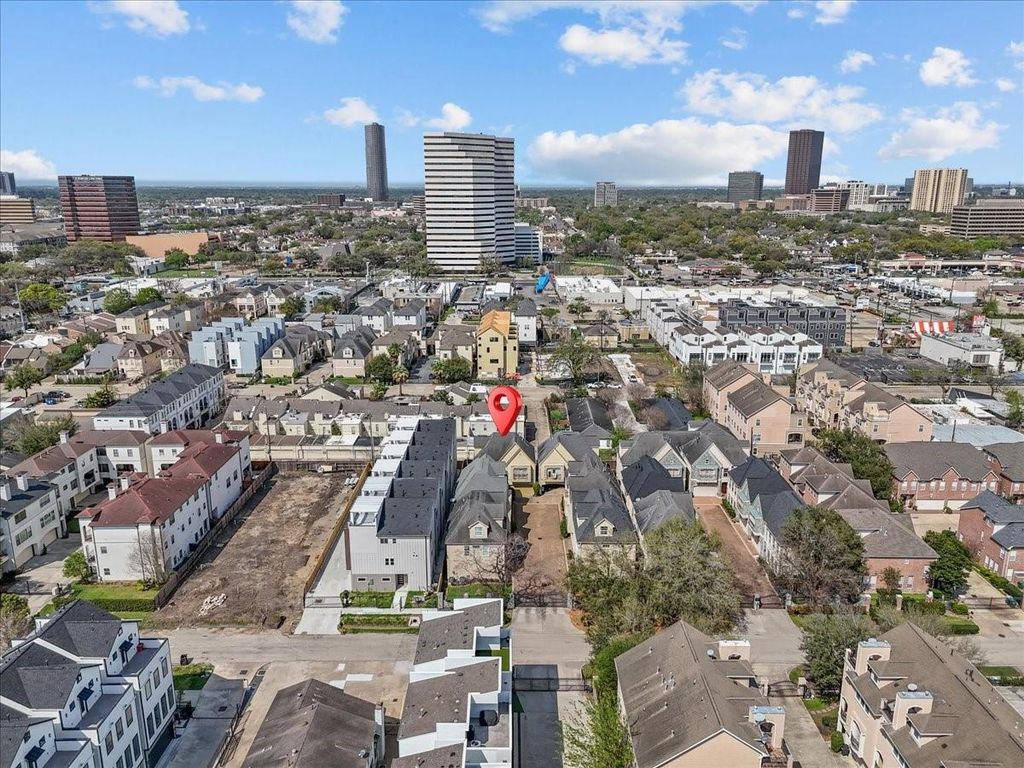 Image 45 of property listing at 5624 Dolores St, Houston, TX 77057