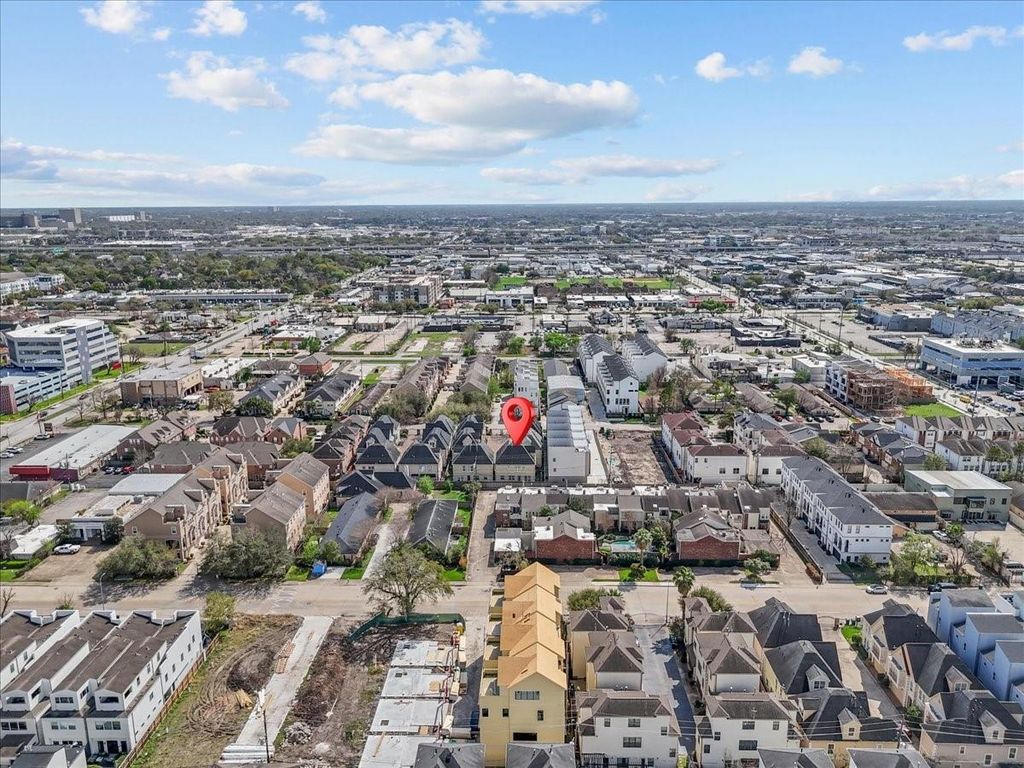 Image 46 of property listing at 5624 Dolores St, Houston, TX 77057