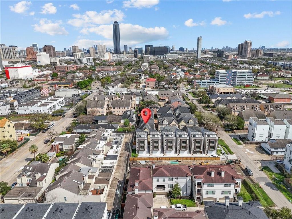 Image 47 of property listing at 5624 Dolores St, Houston, TX 77057