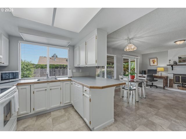 15470 Sw OAKTREE Ln, Tigard, OR 97224