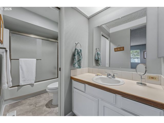 15470 Sw OAKTREE Ln, Tigard, OR 97224