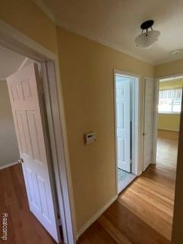 11151 Irvington Drive, Warren, MI 48093