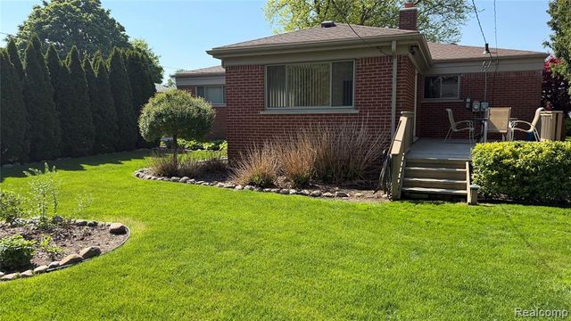 11151 Irvington Drive, Warren, MI 48093