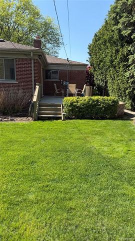 11151 Irvington Drive, Warren, MI 48093
