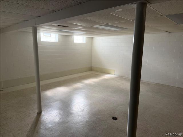 11151 Irvington Drive, Warren, MI 48093