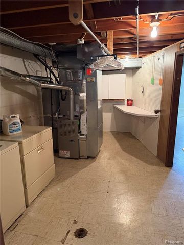 11151 Irvington Drive, Warren, MI 48093
