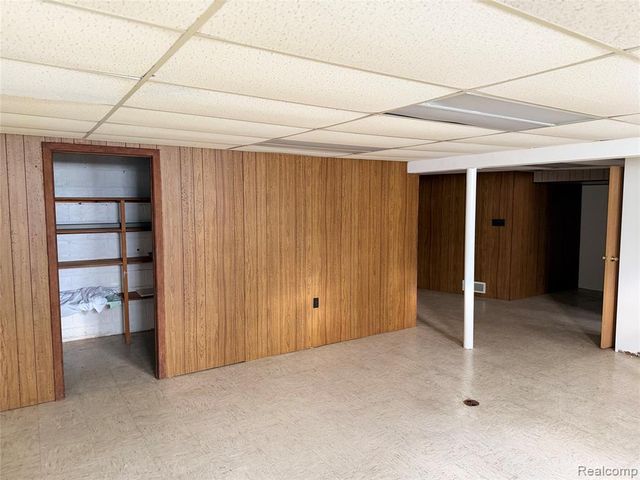 11151 Irvington Drive, Warren, MI 48093