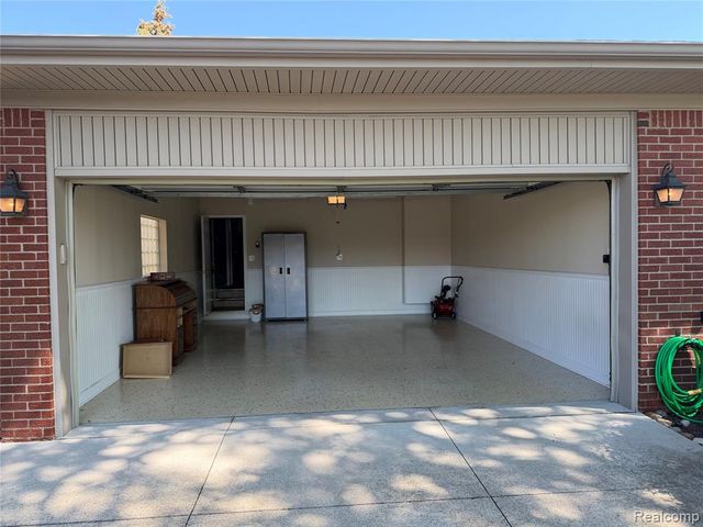 11151 Irvington Drive, Warren, MI 48093
