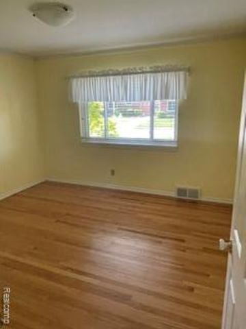 11151 Irvington Drive, Warren, MI 48093