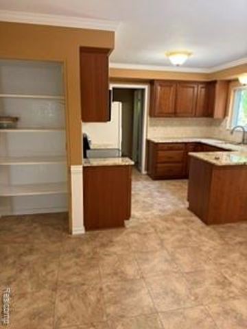 11151 Irvington Drive, Warren, MI 48093