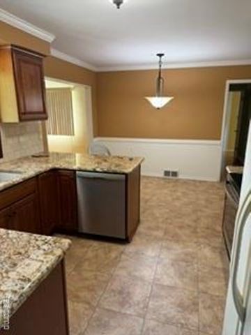 11151 Irvington Drive, Warren, MI 48093