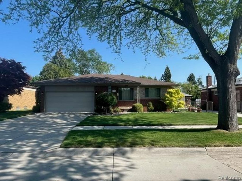 11151 Irvington Drive, Warren, MI 48093