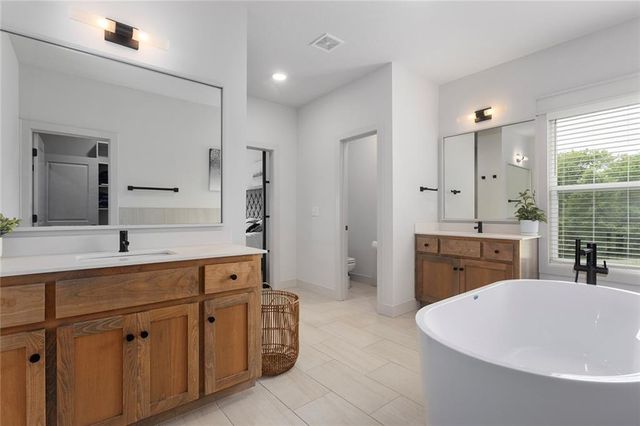 404 NE Pavilion Drive, Grain Valley, MO 64029