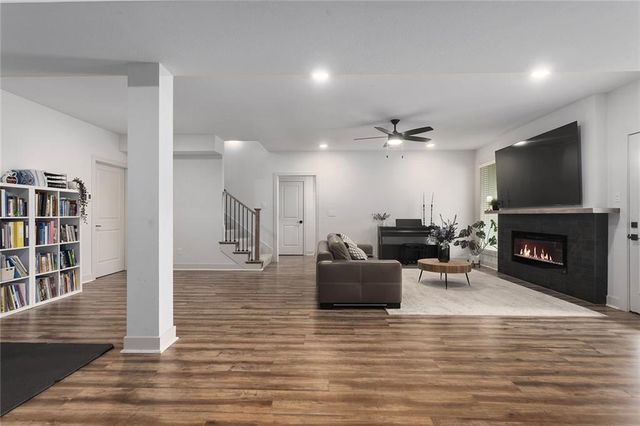 404 NE Pavilion Drive, Grain Valley, MO 64029