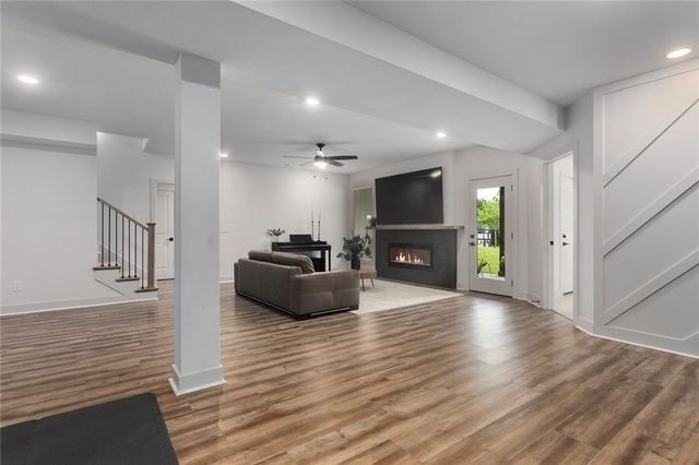 404 NE Pavilion Drive, Grain Valley, MO 64029