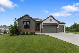 404 NE Pavilion Drive, Grain Valley, MO 64029