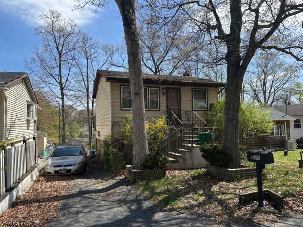 231 Elmira Trl, Hopatcong Boro, NJ 07843