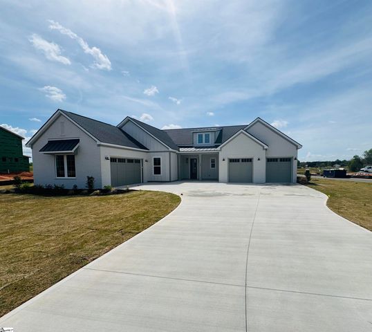 102 Birch Horizon Avenue, Simpsonville, SC 29681