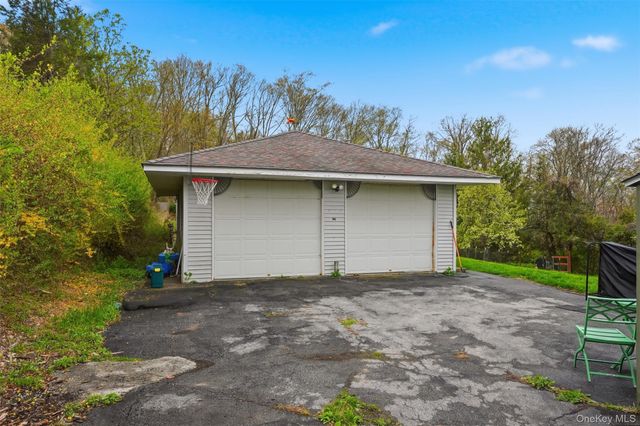 79 Hornbeck Road, Poughkeepsie, NY 12603