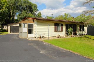 10593 9 Mile Road, Green Oak Township, MI 48189