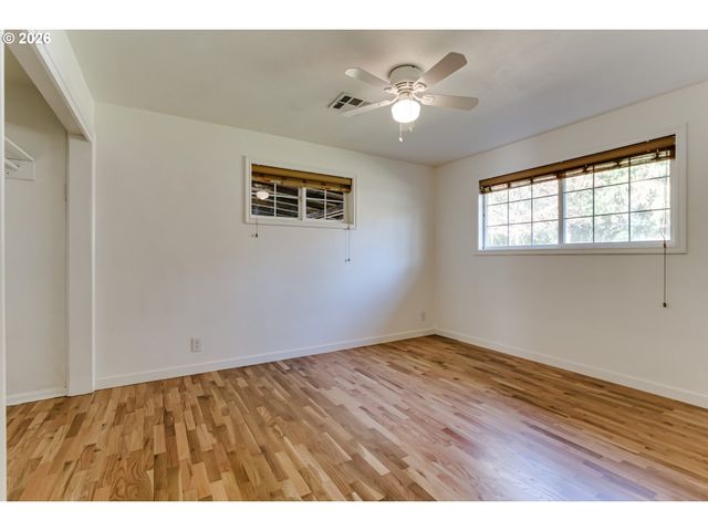 401 STERLING Dr, Eugene, OR 97404