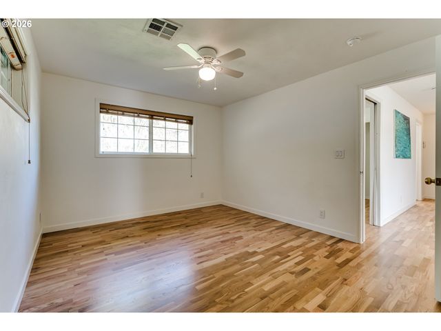 401 STERLING Dr, Eugene, OR 97404