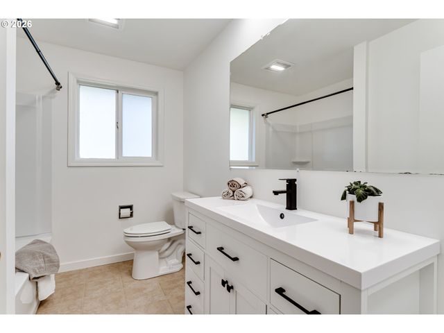 401 STERLING Dr, Eugene, OR 97404