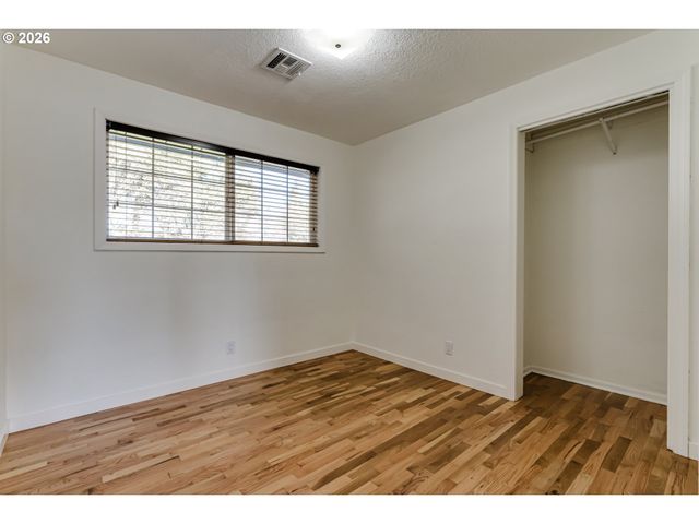 401 STERLING Dr, Eugene, OR 97404