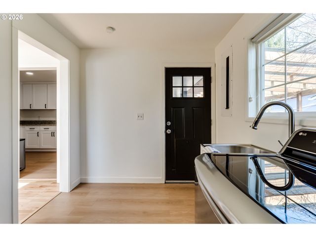 401 STERLING Dr, Eugene, OR 97404