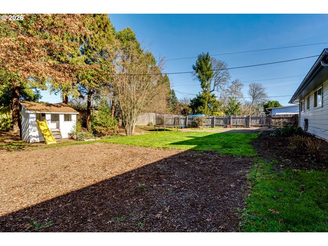 401 STERLING Dr, Eugene, OR 97404