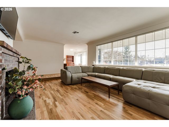 401 STERLING Dr, Eugene, OR 97404