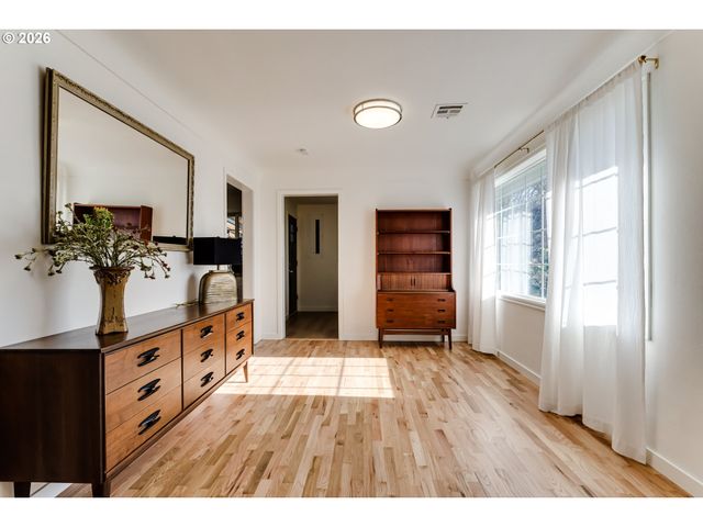 401 STERLING Dr, Eugene, OR 97404