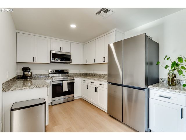 401 STERLING Dr, Eugene, OR 97404