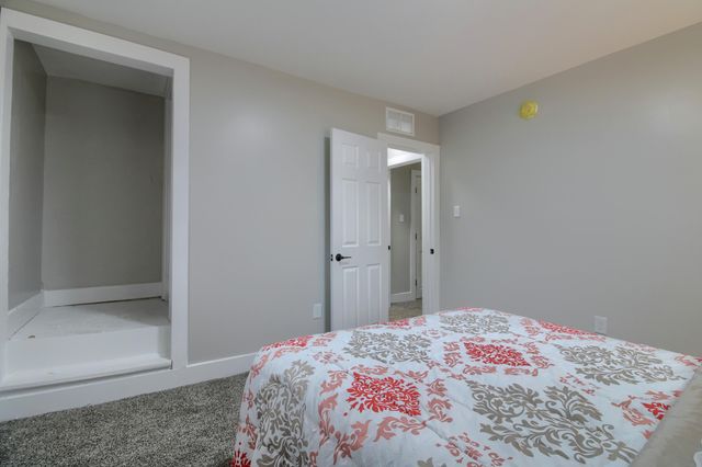 609 W Biddle Street, Jackson, MI 49203