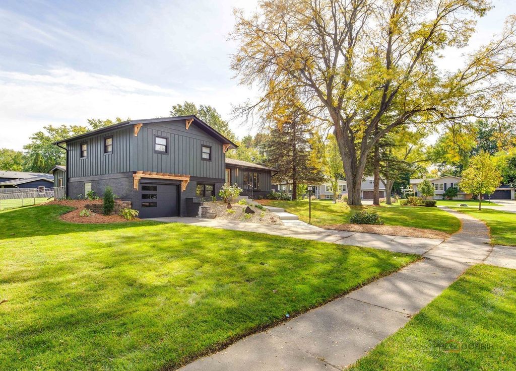 6955 PARKVIEW Drive, Downers Grove, IL 60516 — exterior
