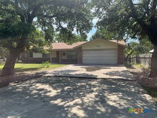 311 Cindy Drive, Canyon Lake, TX 78133